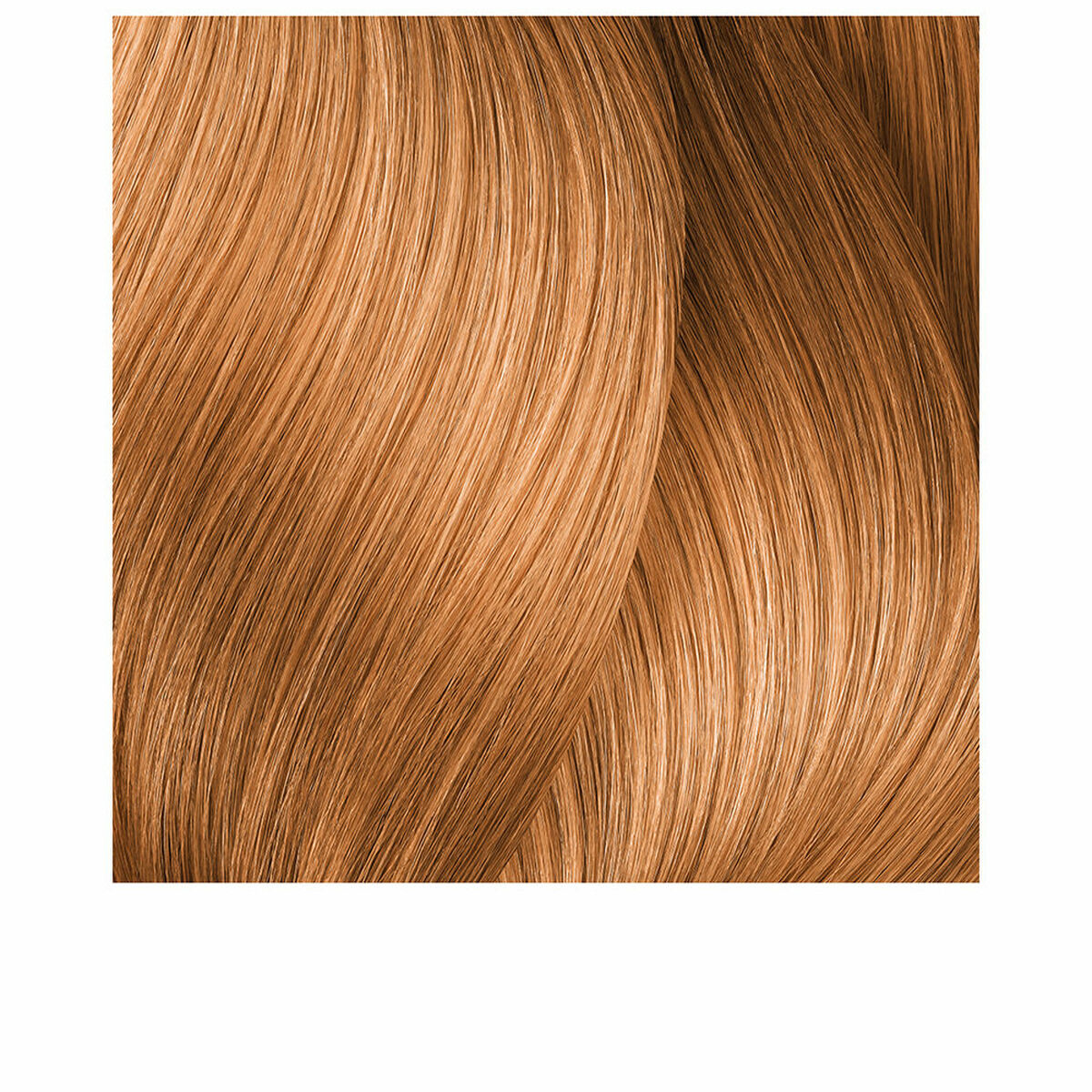 Douces mèches de cheveux bien lisses, couleur cuivrée, illustrant le résultat de L'Oreal Professionnel MAJIREL.