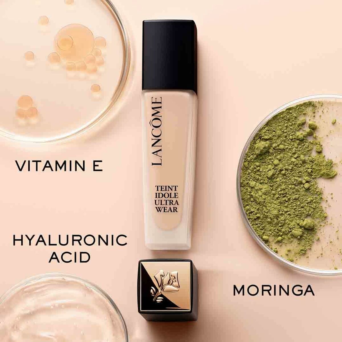 Base de maquillage Lancôme Teint Idole Ultra Wear Nº 405W avec vitamine E, acide hyaluronique et moringa.